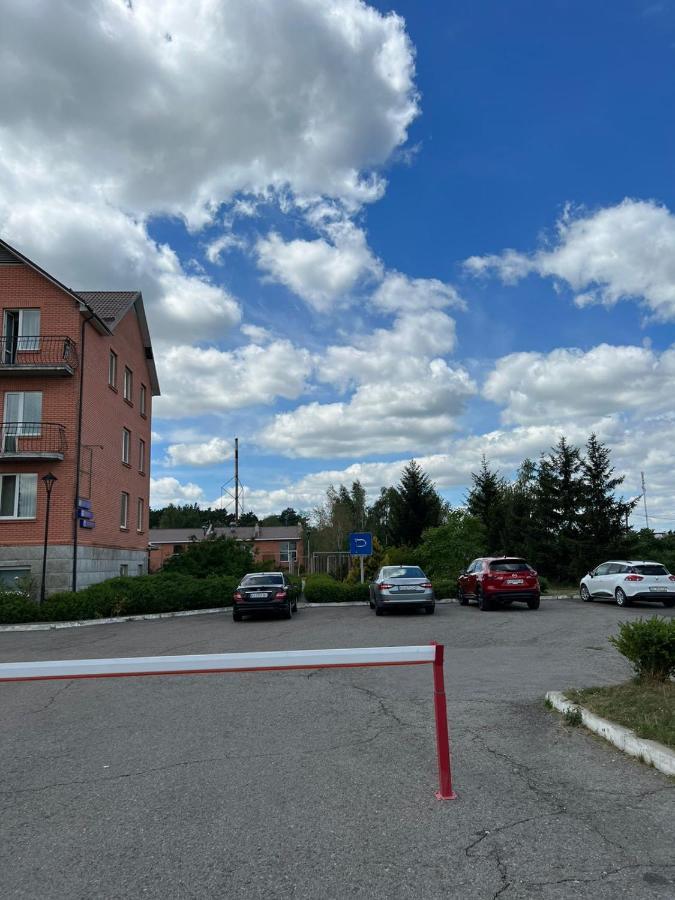Готель Ягодин Starovoitove Exteriör bild